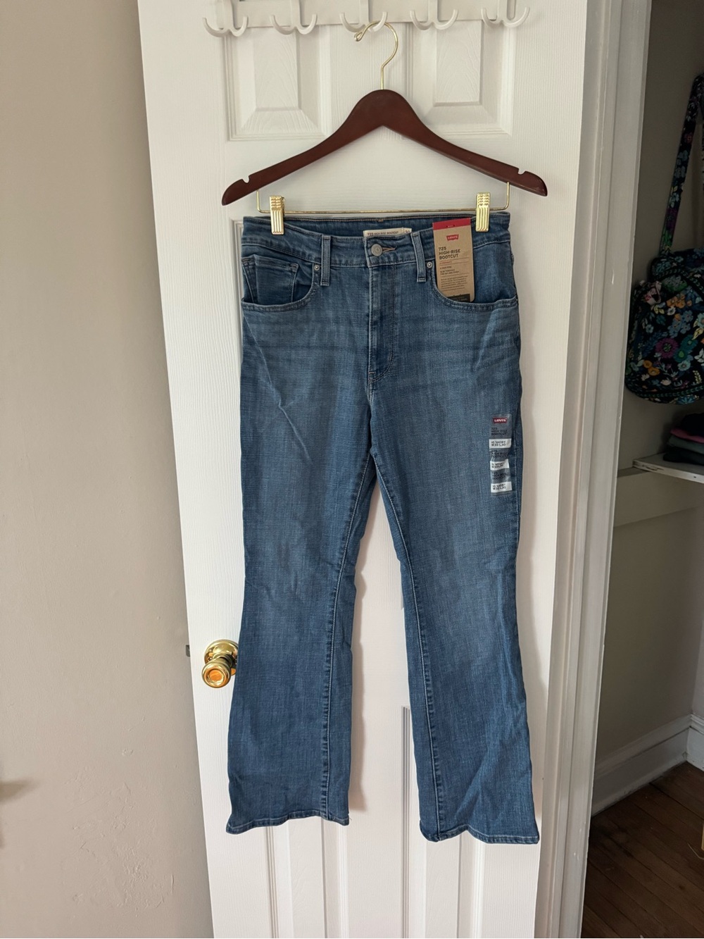 Levi's 725 Women's Flare Jeans in Medium Blue Wash